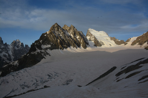 Barre des Ecrins vue depuis la base du Glacier Blanc